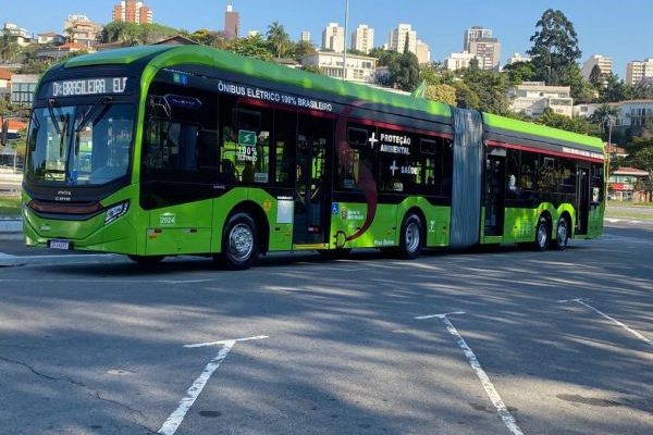 Caio entrega 50 ônibus Emillennium ao sistema de transporte coletivo de São Paulo