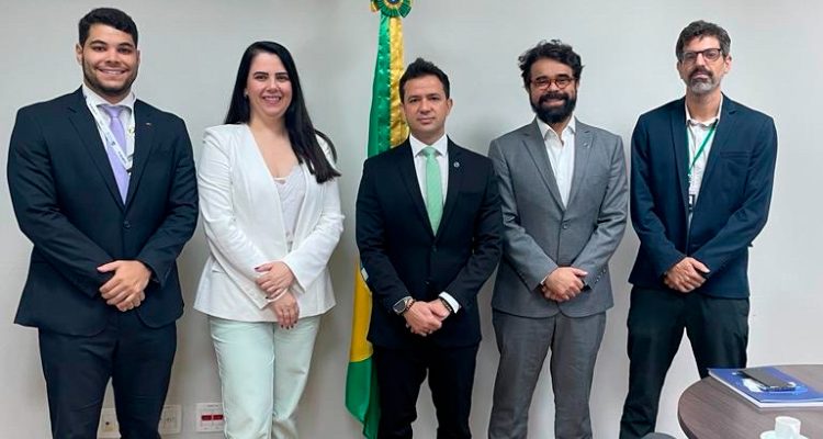 Programa que visa promover atualizações sustentáveis sobre a produção de veículos no Brasil é debatido entre CNT e MDIC